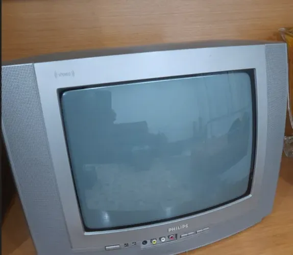 TV 14 POLEGADAS COM CONTROLE