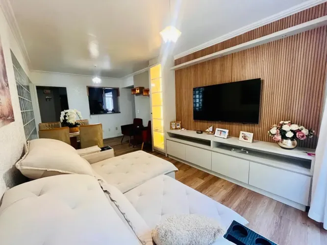 Amplo Apartamento porteira fechada próximo á Praça do Congresso