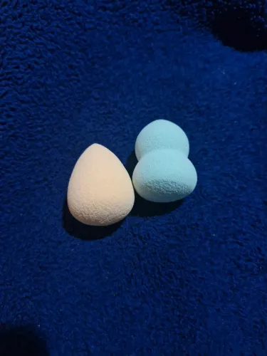 2 mini esponjas para maquiagem 