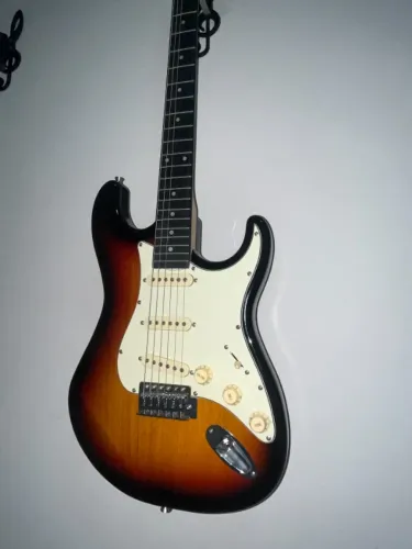 Guitarra elétrica Memphis Stratocaster MG-30