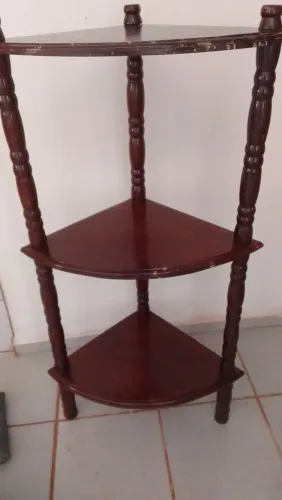 Vendo umas estantes de madeira usanda