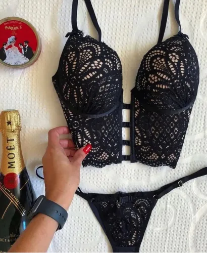 Lingerie preta e beje