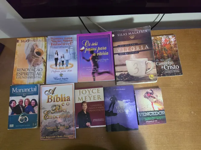 Vendo cada livro Evangélico por 5.00