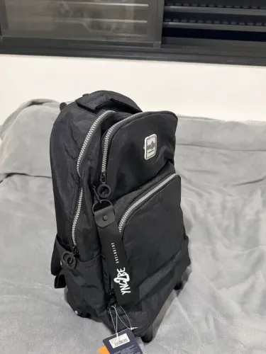 Mochila de costas e rodinha (360°)