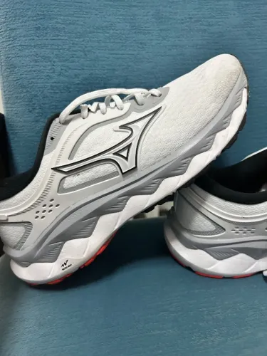 TÊNIS DE CORRIDA MIZUNO WAVE TITAN 3