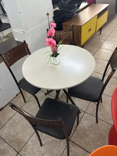Mesa 4 cadeiras