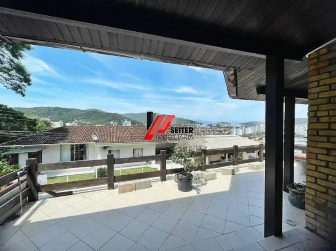 Casa para alugar no Itacorubi com 3 quartos