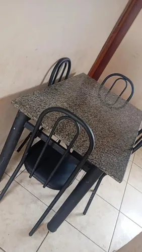 Mesa 4 cadeiras