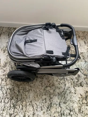 Carrinho de bebe com Moisés