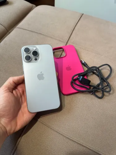 iPhone 16 Pro Max Titanium Natural 256GB Funcionando tudo perfeitamente, Bateria 100%