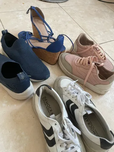 Vendo 4 pares de sapatos
