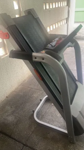 Esteira Athletic Advanced 450EE em excelente estado de conservação