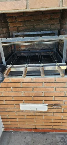 Giragrill churrasqueira 4 espetos + espeto para peixe