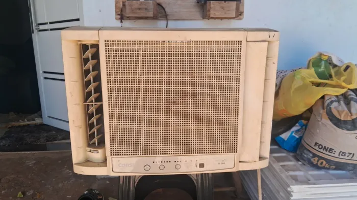 Vendo ar condicionado em bom estado motivo da venda ele e 220 e aqui so e 110