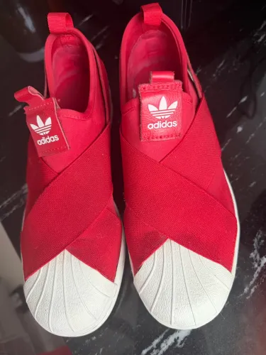 Tênis Adidas