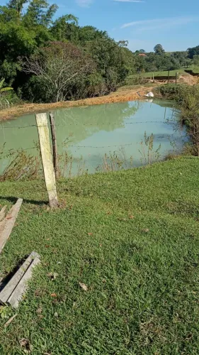 Vende-se sítio com 2 casas
