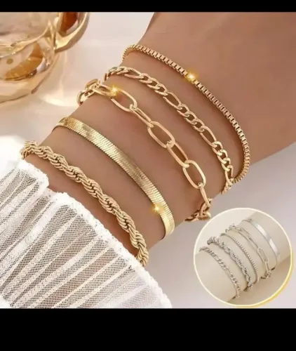 Pulseiras douradas