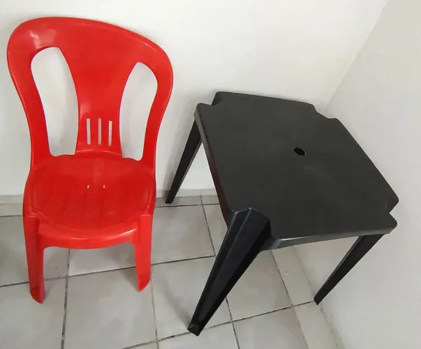 Mesa Monobloco De Plástico + Cadeira<br>Conjunto de mesa