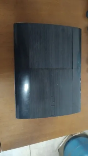 Vendo ps3 slim, 2 controles originais, 1 controle extra, 7 jogos de mídia física