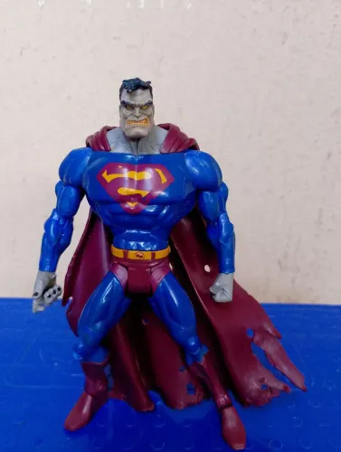 Action figure bizarro DC matell universe