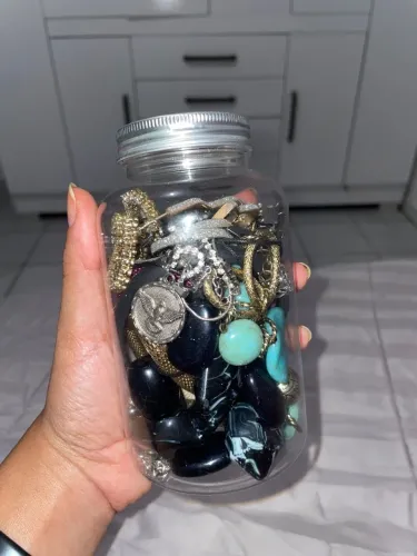 Pote de joias misteriosas