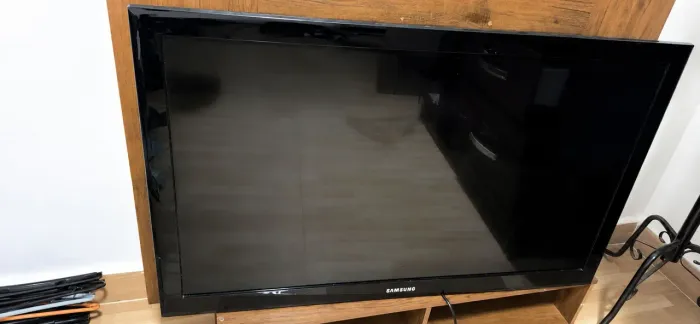 VENDO TV ESTA COM UMA MANCHA NA TELA