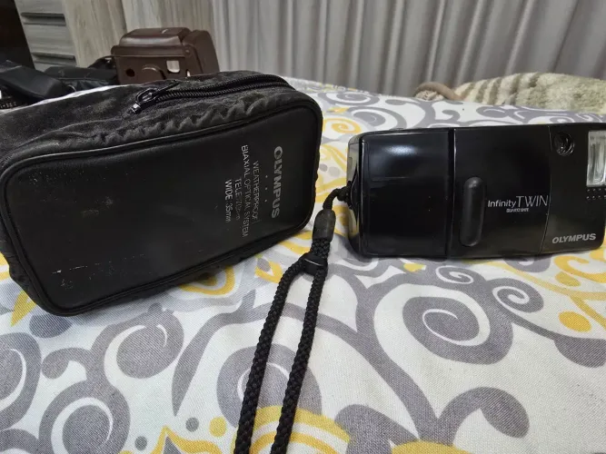 Câmera Olympus Infinity Twin, revisada, testada com filme, baterias novas, impecável
