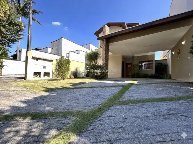 Sobrado com 4 dorm | 3 Suítes e Lazer Completo: 222m² de Pura Qualidade