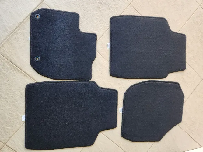 Tapetes em carpet para HRV 2021.
