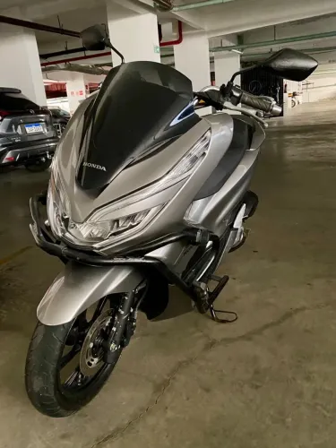 Vendo moto PCX 2019 25 KM - Único Dono