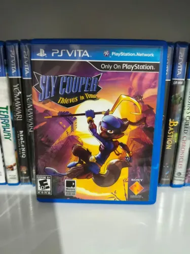 SLY COPEER THIEVES IN TIME DE PSVITA EM PORTUGUÊS - USADO EXCELENTE 