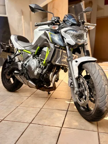 Kawasaki Z650 ABS 2018 - Baixo KM