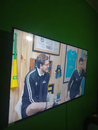Vendo essa tv55 polegadas Samsung pouca usada tel * motivo viagem valor 2.000