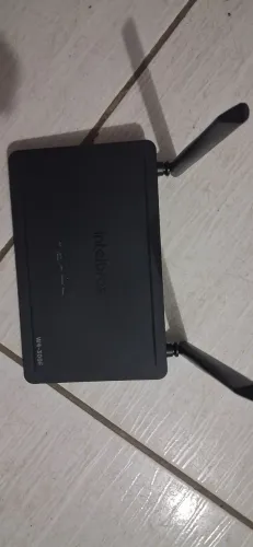 Este é um roteador wireless Intelbras W4-300F 300
