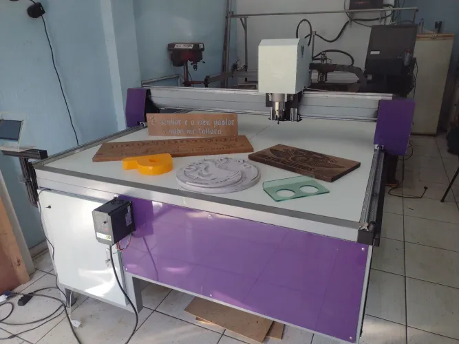 Máquina corte e gravação 