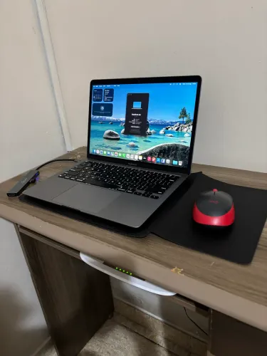 Kit MacBook Air M1 com case, hub e mouse sem fio Logitech (apenas venda)