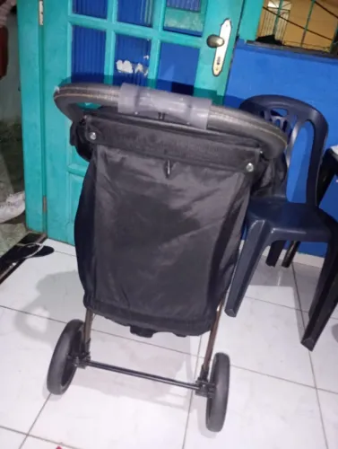 Carrinho de bebê Galzerano em perfeito estado pouco usado 