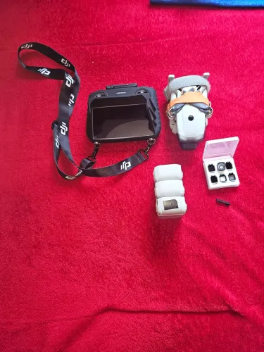 Drone dji lito x1, controle com visor, 3 baterias ,carregador , pista e trem de pouso ,