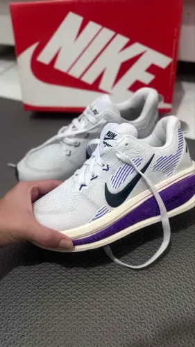 TÊNIS NIKE PRETO COM ROXO 36 NOVO