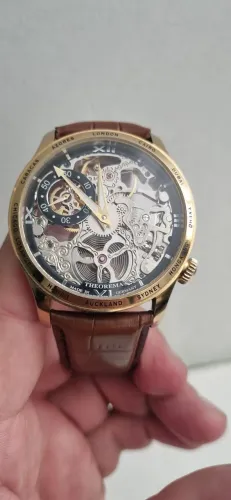 Relógio banhado a ouro
