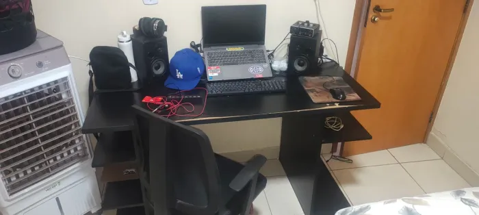 Mesa de Computador - Madeira