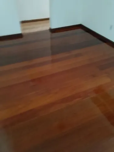 Piso de madeira "Sinteko" R$ 60