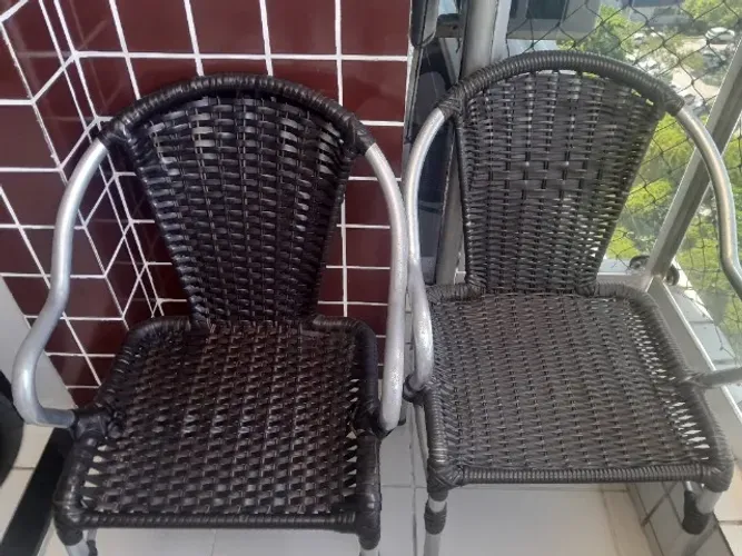 Vendo A VISTA 4 cadeiras de palhinha para pátio ou beira de piscina