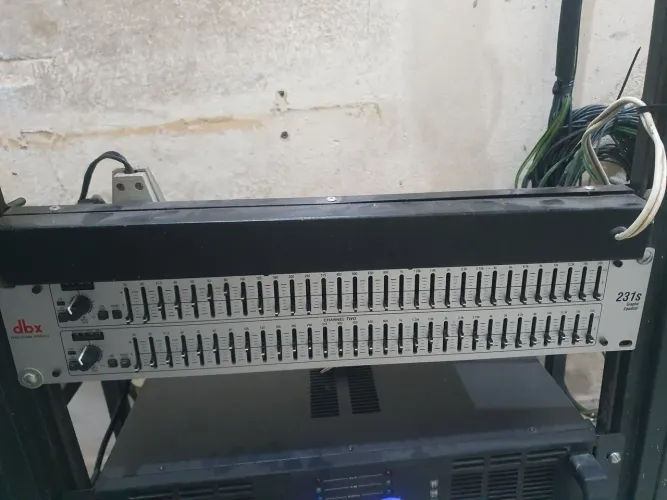 EQUALIZADOR DBX 31 BANDAS (CONTROLE TOTAL DO SUBGRAVE AO AGUDO) 