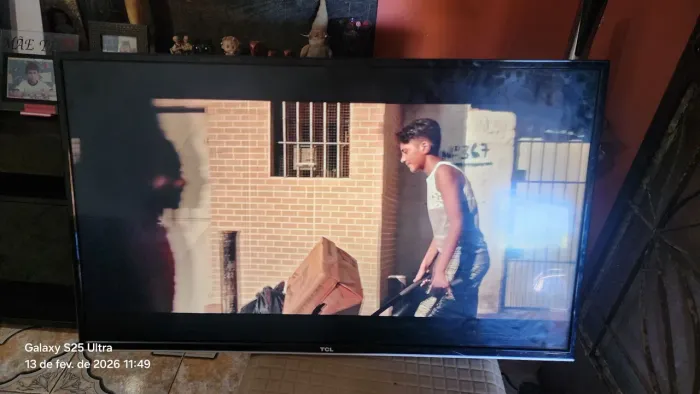 Smart TV tcl com dupla imagem