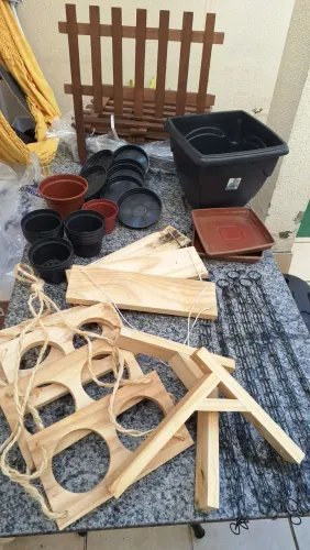 Kit Jardinagem: vasos, prateleiras e mais