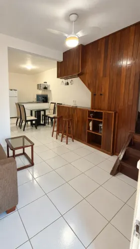 CASA MOBILIADA EM RESIDENCIAL A UMA RUA DA PRAIA DE TUCUNS  BÚZIOS/RJ