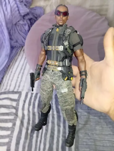Falcão hot toys