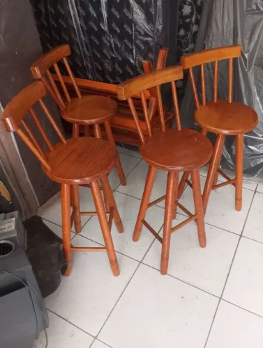 Banqueta de madeira maciça com encosto direto da fábrica 