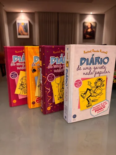 Livro Diário de uma garota nada popular